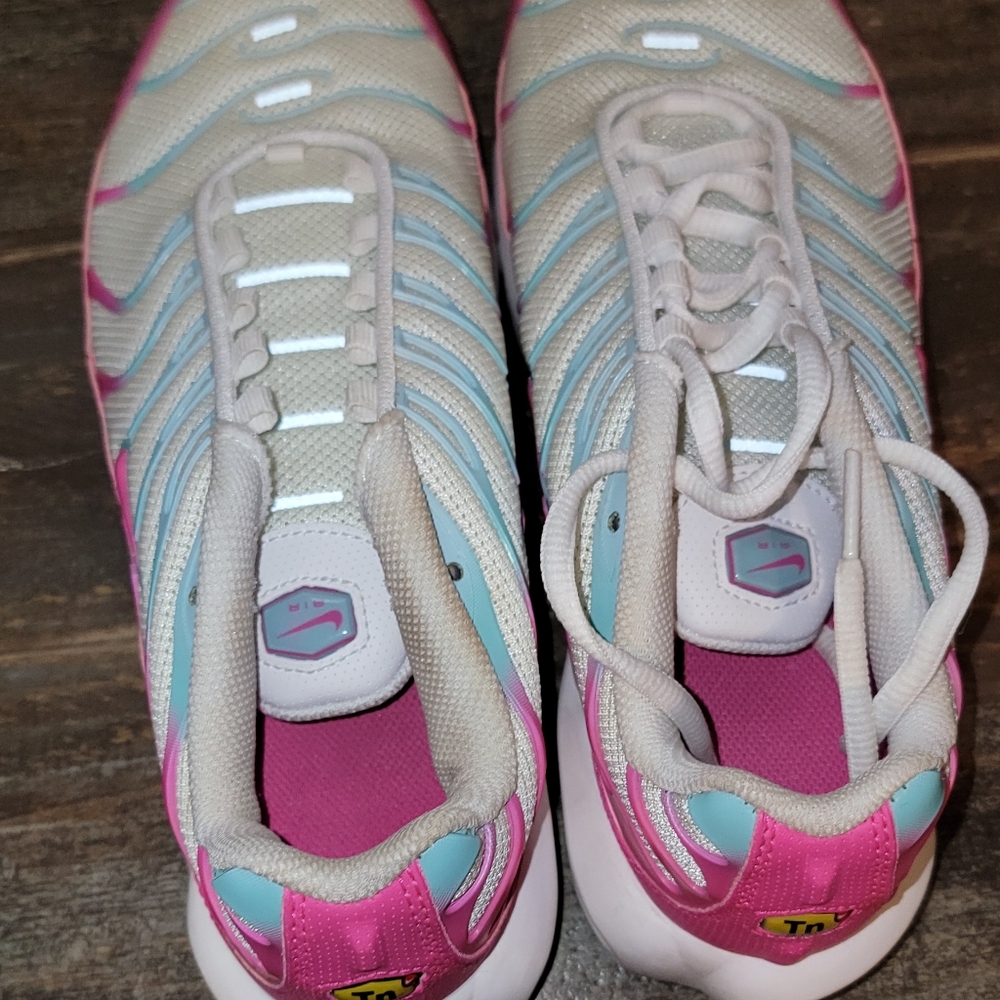 Nike tennis shoes